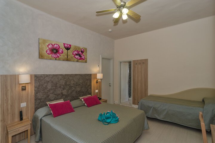 Room 10 of 68
