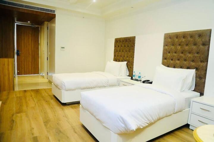 Room 4 of 11