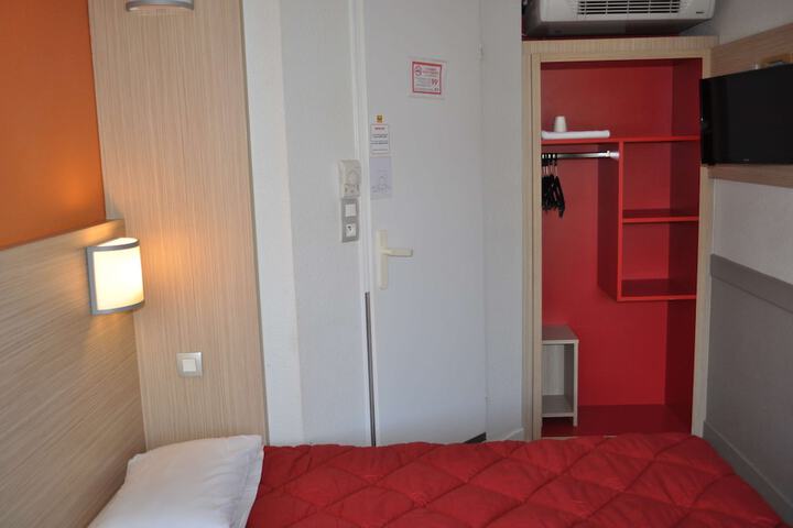Room 21 of 61