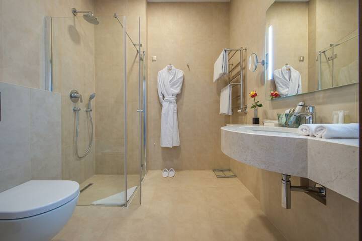 Room 44 of 105