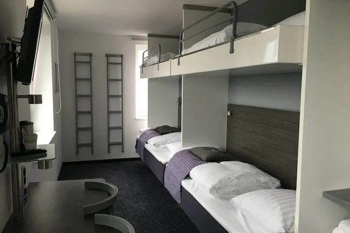 Room 3 of 27