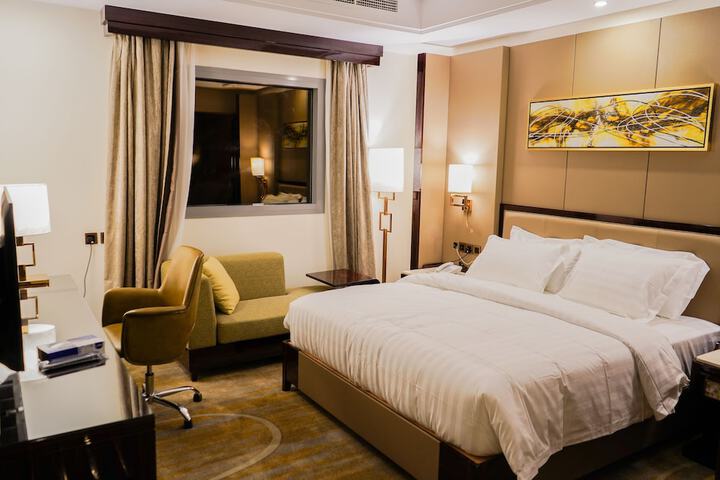 Room 10 of 83