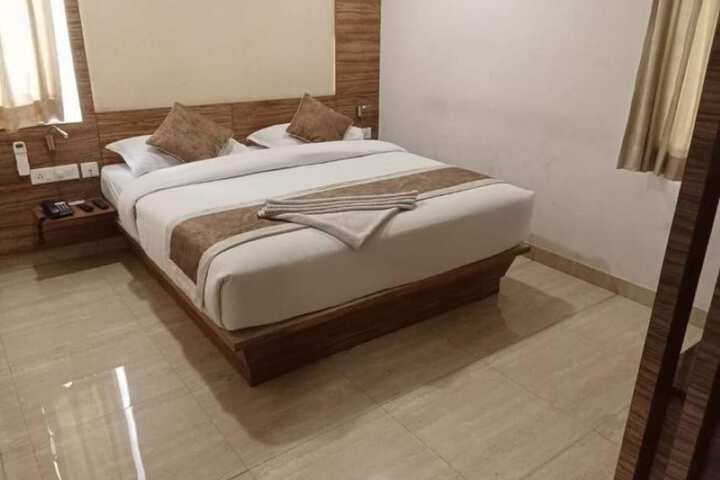 Room 9 of 24