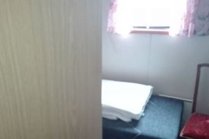 Room 7 of 16