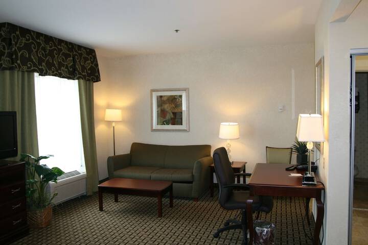 1 King Bed Studio Suite (5 of 10)