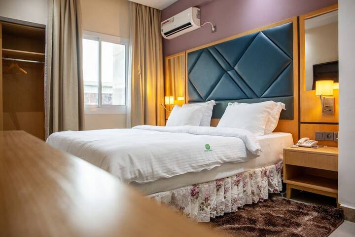 Room 7 of 28