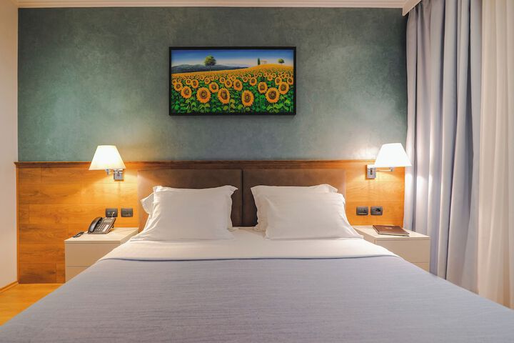 Room 3 of 48