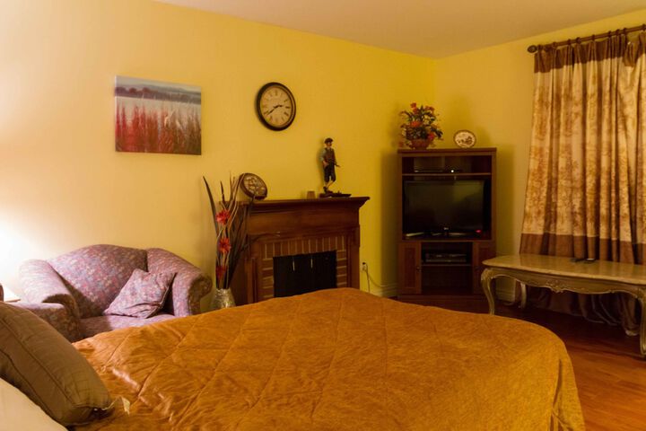 Room 52 of 80