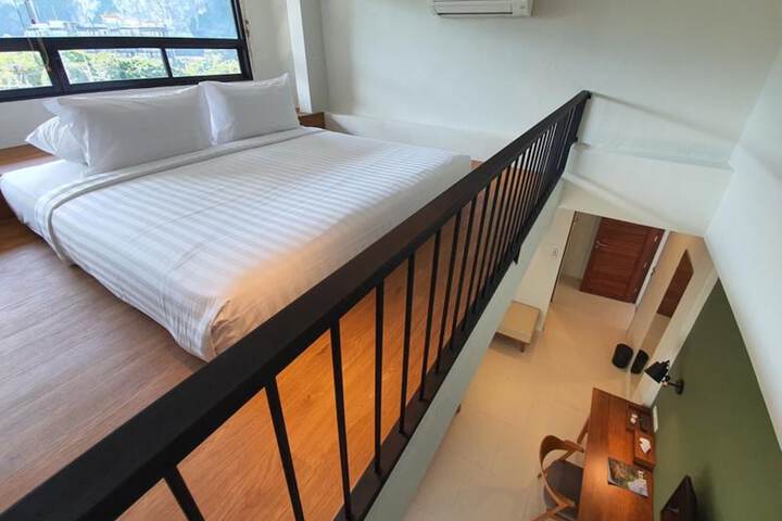 Room 9 of 23