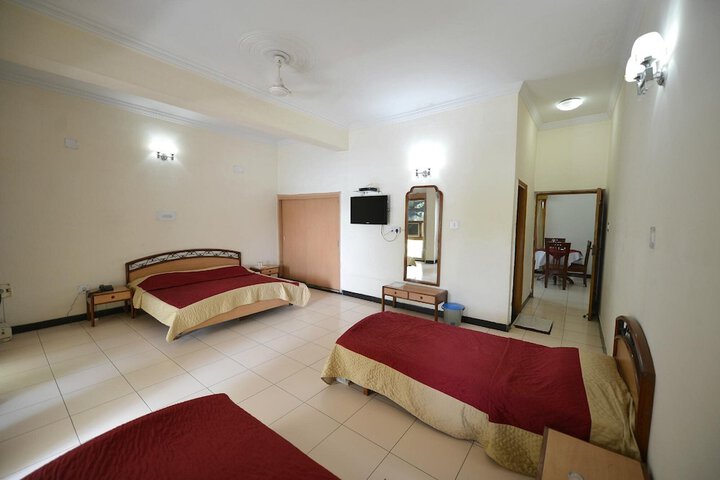 Room 4 of 6