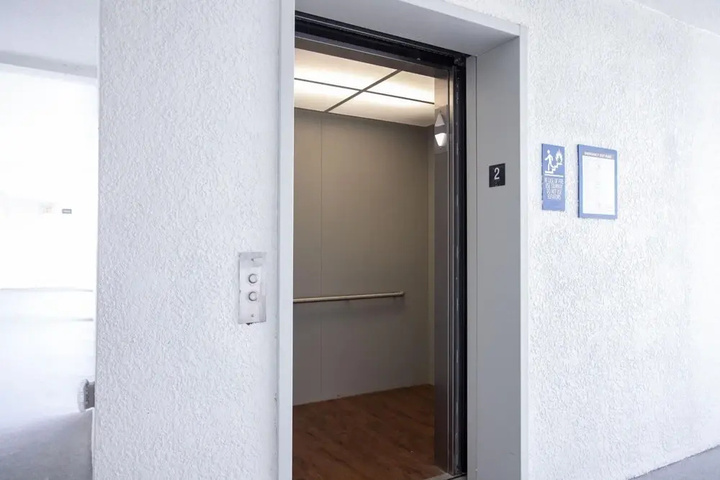 Room 11 of 22