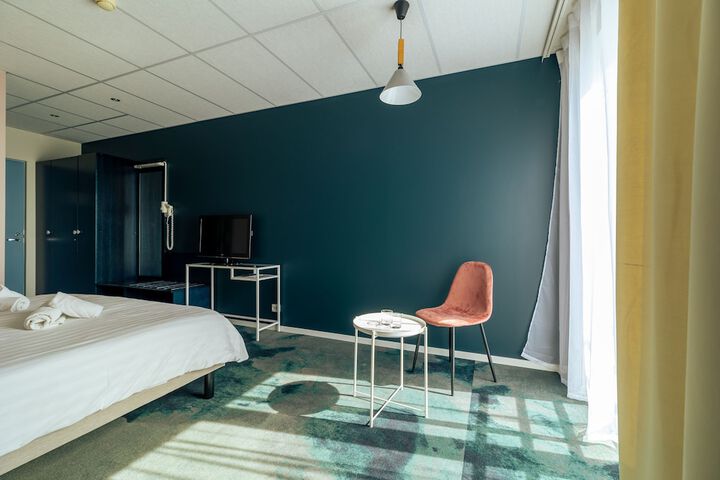 Room 5 of 89