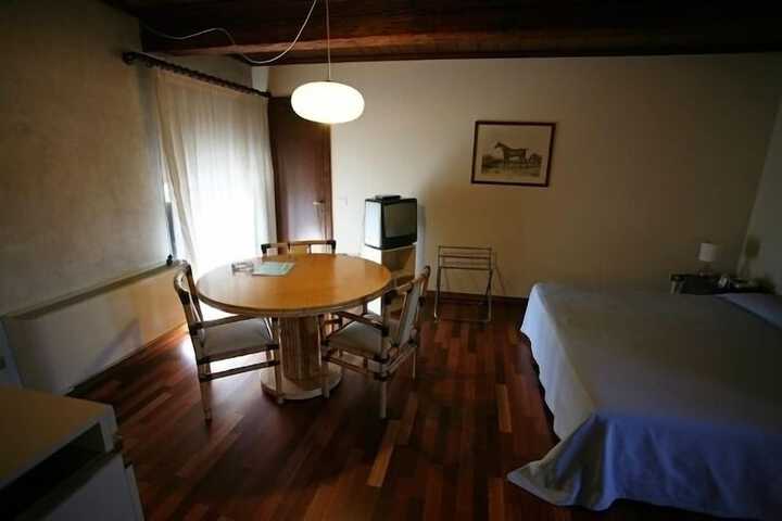Room 11 of 44