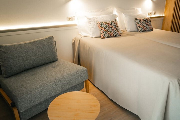 Room 9 of 40