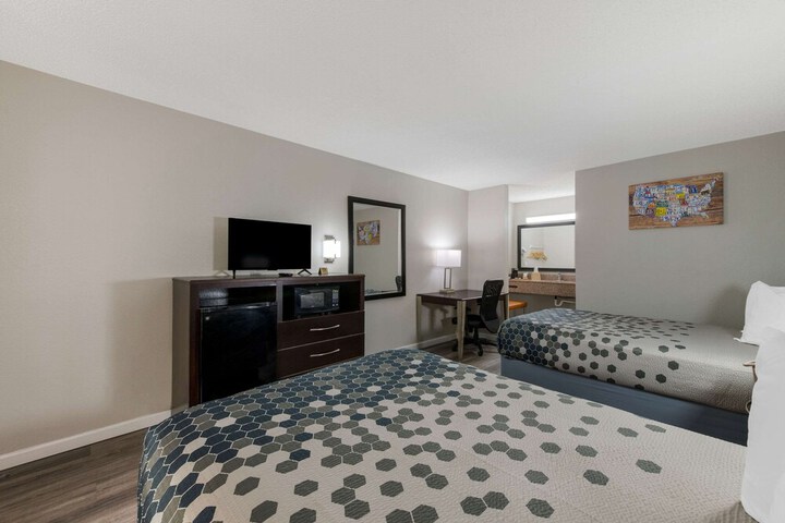 Room 25 of 42