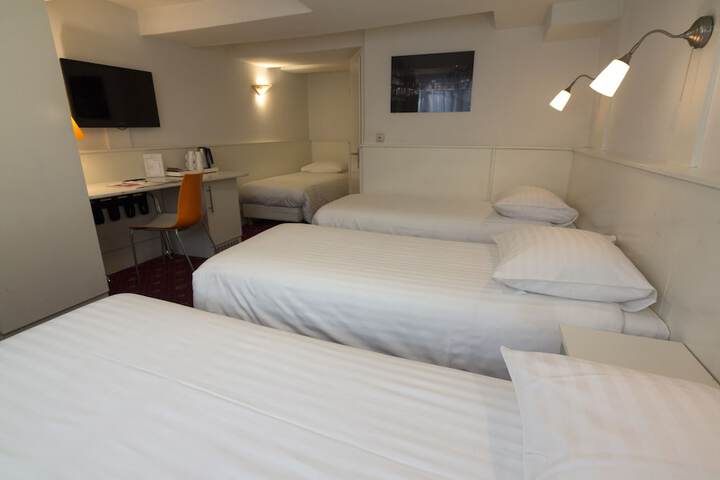 Room 5 of 60