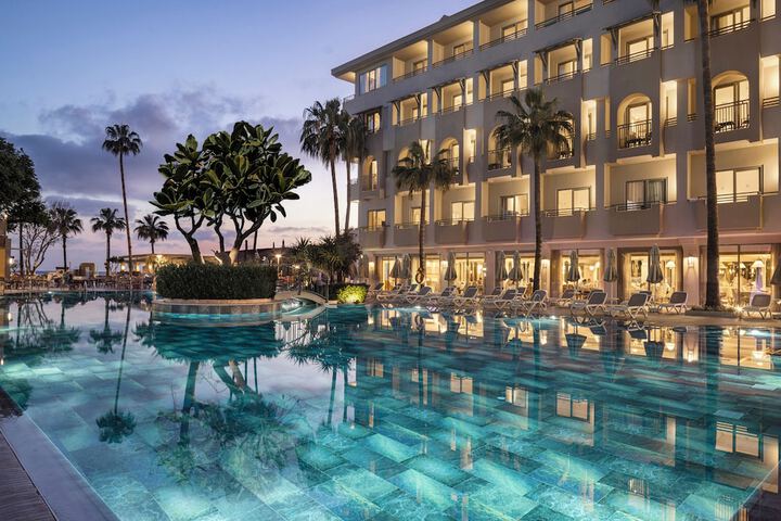 Hotel Pool