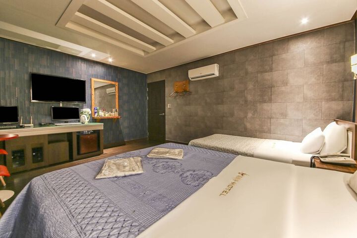 Room 16 of 17