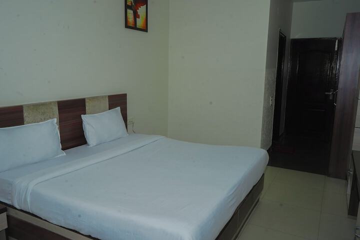 Room 12 of 30