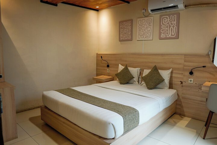 Room 12 of 83