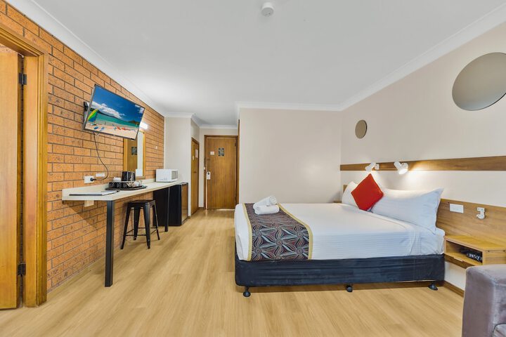 Room 6 of 105