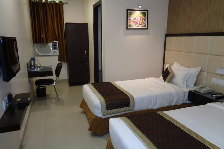 Room 4 of 49