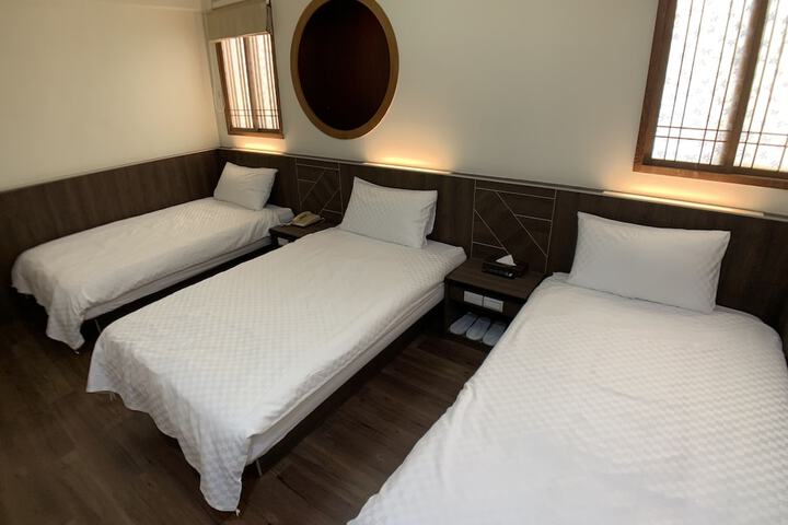 Room 25 of 49