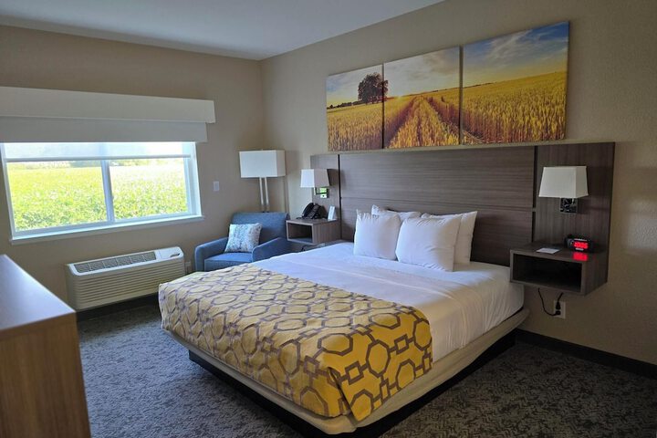 Room 10 of 65