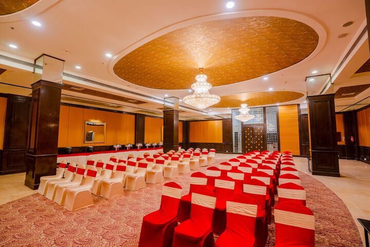 Ballroom/Hall 33 of 38