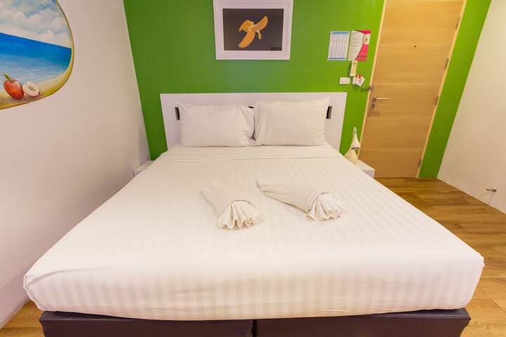 Room 12 of 32