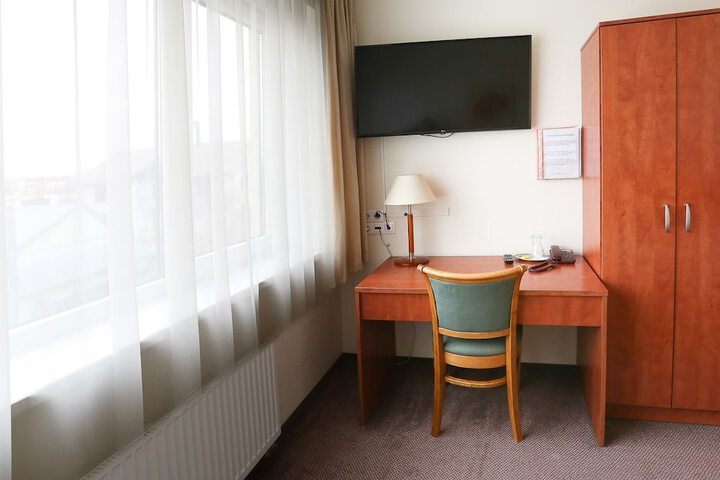 Room 7 of 38