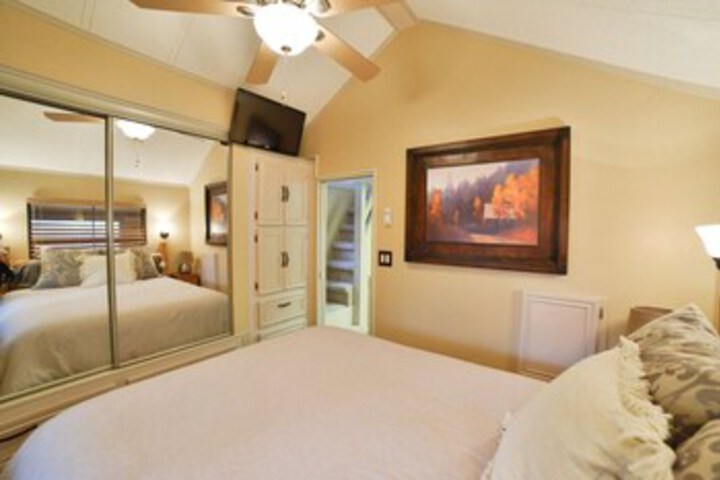 Room 28 of 34