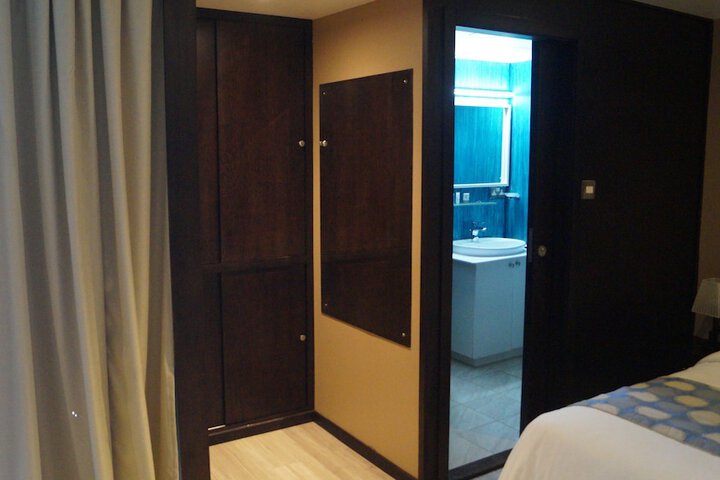 Room 35 of 72