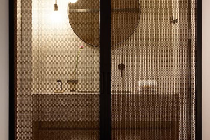 Room 52 of 71