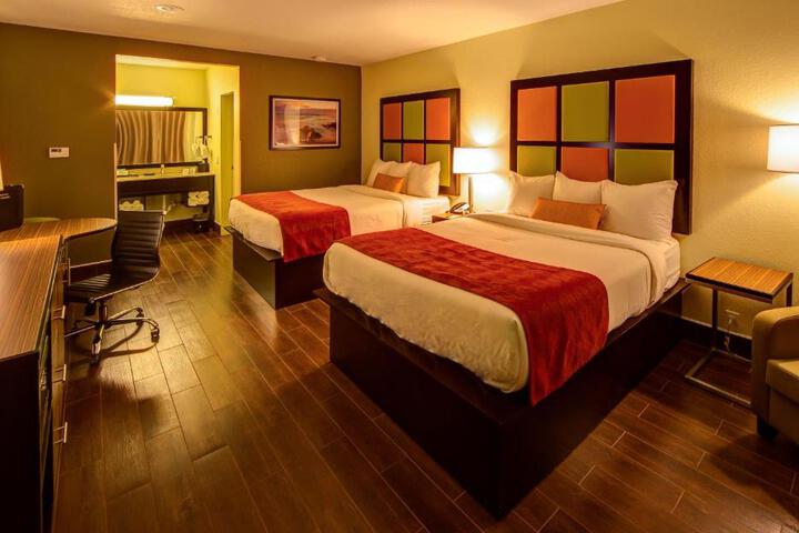 2 Queen Beds (1 of 12)