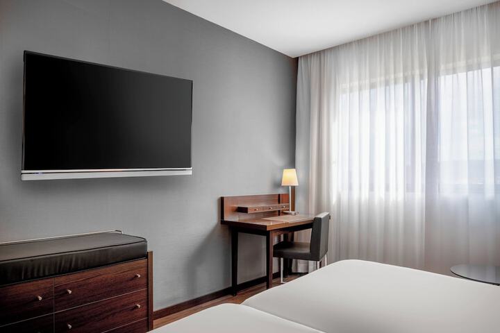 Room 7 of 34