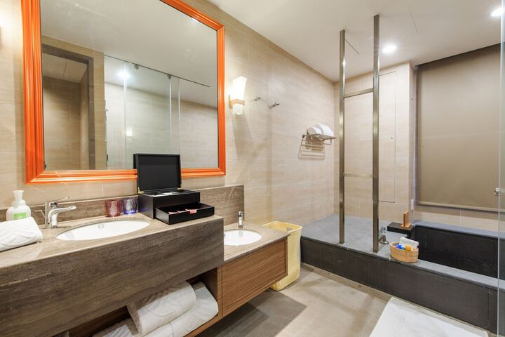 Room 105 of 208