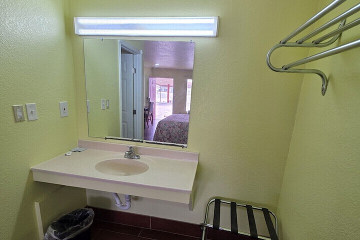 chaparral motel in Karnes City, TX