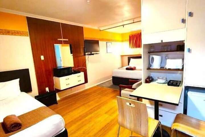 Room 17 of 34