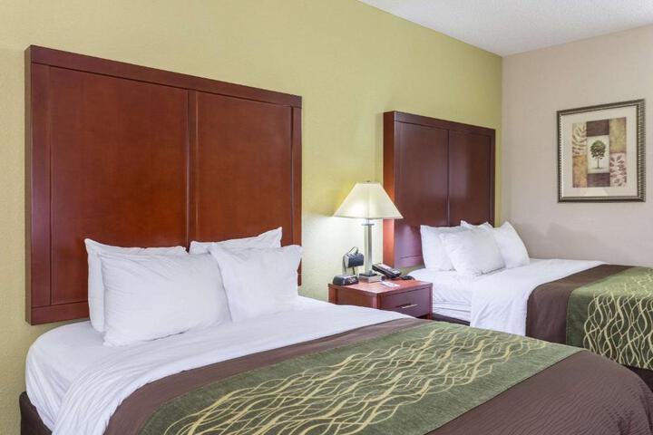 2 Queen Beds (5 of 8)