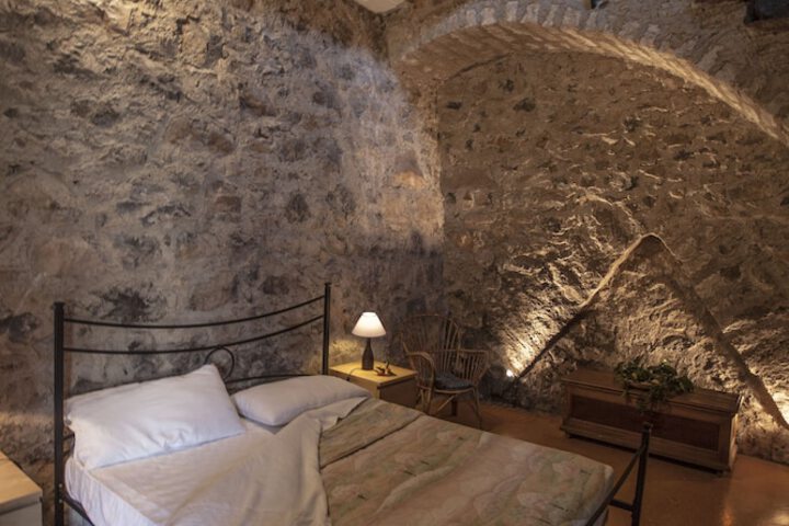 Room 21 of 158