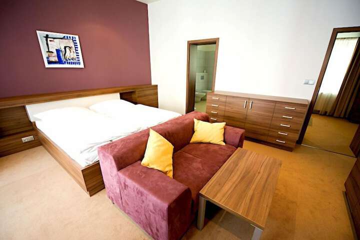 Room 4 of 47