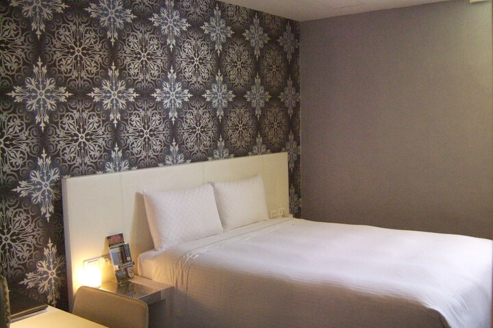 Room 10 of 50