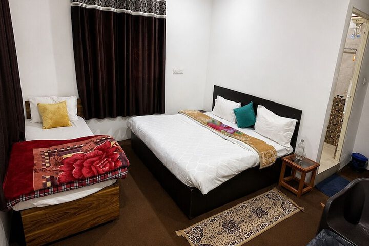 Room 9 of 35