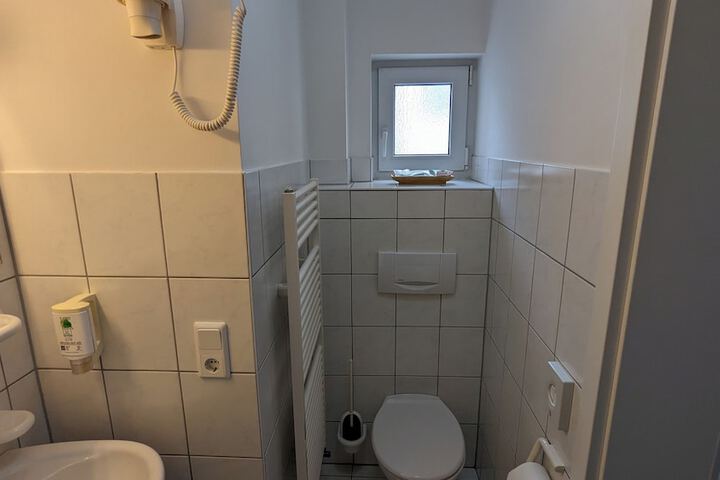 Room 17 of 34