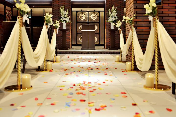 Ballroom/Hall 26 of 27