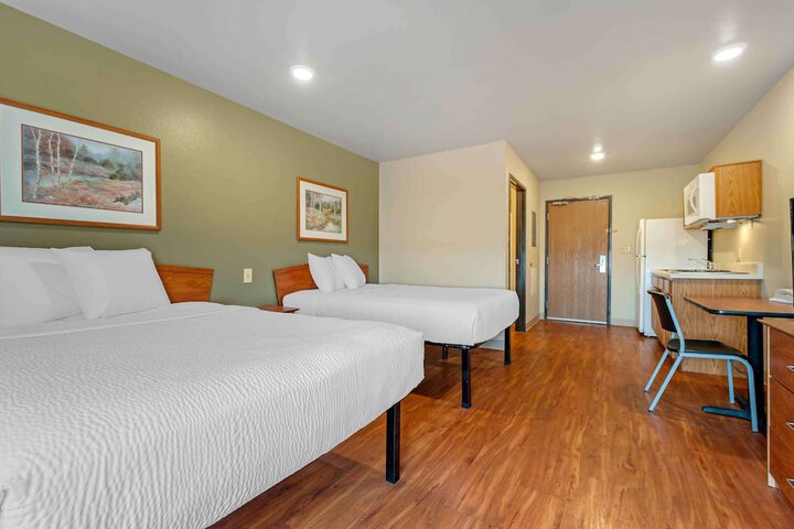 Standard Room, King or Two Doubles (4 of 11)