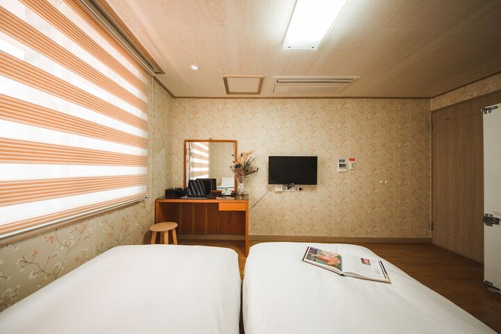 Room 25 of 80