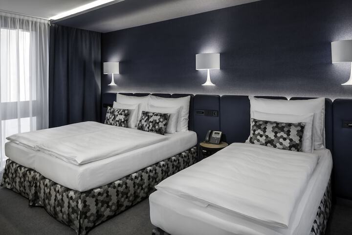 Room 9 of 42