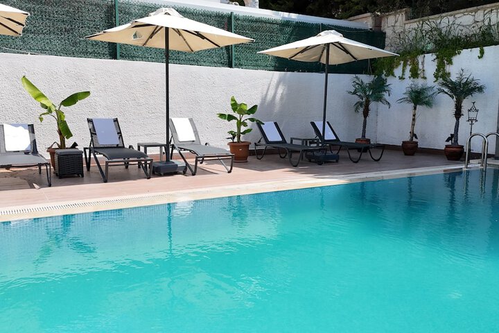Pool 24 of 48